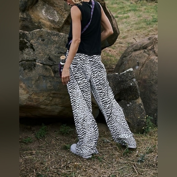 NEW Free People Aces Printed Pants Size Large $128 - Picture 3 of 8